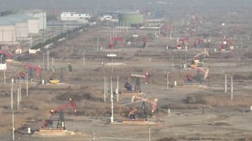 4k航拍胜利油田提油机