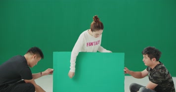 美女摄影棚绿背抠像视频素材