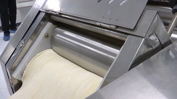 手擀面面条生产加工流水线生产车间