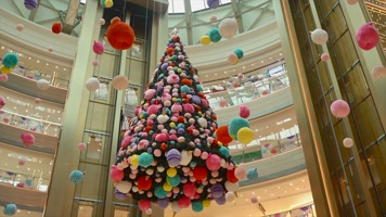 圣诞节商场里圣诞礼物圣诞树4K