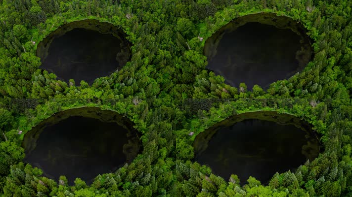 长白山_V1-0148原始密林中的圆形湖泊