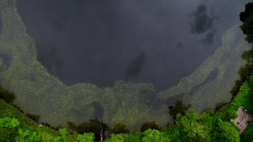 长白山_V1-0139原始密林中的圆形湖泊