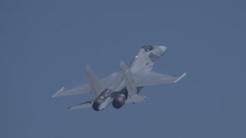 超稳定：中国航展歼-16战斗机飞行表演