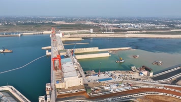 4K环绕航拍桂平大藤峡一镜到底