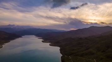 4K延时航拍西藏山南羊卓雍错风云变幻