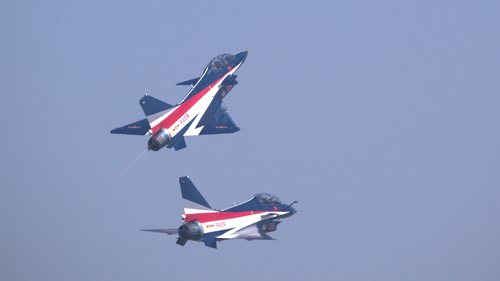 超稳定：中国航展八一表演队歼10战斗机起飞