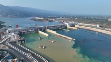 4K环绕航拍桂平大藤峡水电站一镜到底