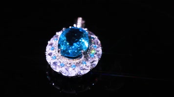 蓝色宝石俯拍