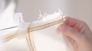 挑选打板的衣服