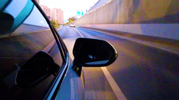 夜晚汽车在马路上行驶视频素材9