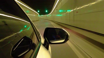 夜晚汽车在隧道里行驶视频素材