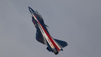 4K稳定：空军开放日八一表演队歼10战斗机起