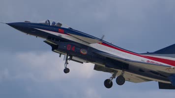 4K稳定：空军开放日八一表演队歼10战斗机