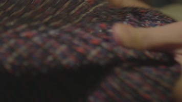 检查揉搓 衣服面料