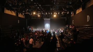 服装发布会退场