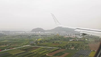 Aircraft landing_1国航飞机降落全过程飞行滑行滑翔晴朗天白云