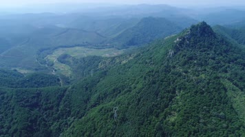 广西上林县小“布达拉宫”广西上林县航广西 上林县 小“布达拉宫” 广西上林县 航拍 峡谷 山河 山谷 乡村 大山乡村