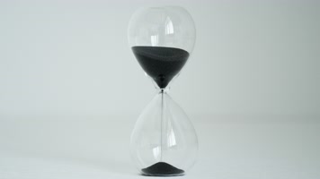 沙漏时间流逝特写实拍镜头