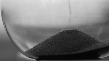 沙漏时间流逝争分夺秒实拍镜头