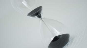 沙漏时间流逝争分夺秒实拍镜头