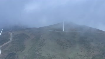 4K航拍乌蒙大草原风车