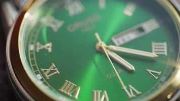 手表时钟指针旋转绿色特细微距
