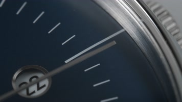 机械手表时钟指针微距特写争分夺秒