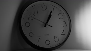 时钟表时间流逝争分夺秒实拍空镜