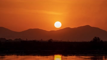 早晨清晨日出太阳升起金色时刻延时