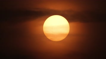 超大太阳日出长焦特写实拍空镜