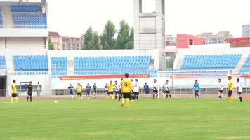 足球 比赛运动踢足球运动员进球