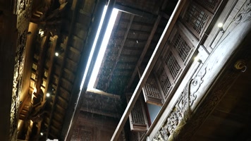 古建筑房梁木雕