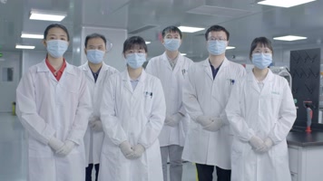 医疗实验室工作人员集体面对镜头 医疗实验室工作人员集体面对镜头