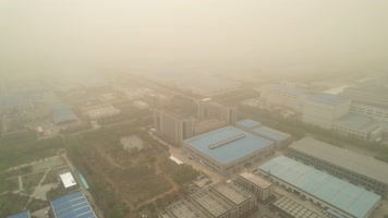 春季沙尘暴侵袭城市恶劣天气