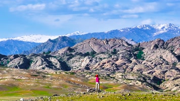 4K航拍新疆阿勒泰福海县萨尔布拉克草原风光