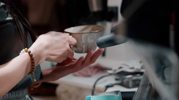 咖啡拉花 冲泡手工咖啡 咖啡厅 氛围感 咖啡拉花 冲泡手工咖啡 咖啡厅 氛围感