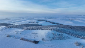 大兴安岭冬季丘陵地带雪景雾凇