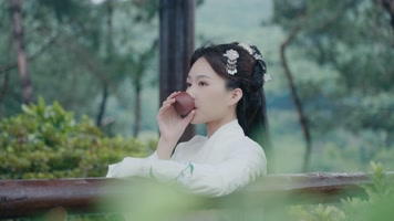 现代汉服美女品茶跳舞