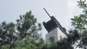 苏联红军阵亡战士纪念碑碑顶坦克