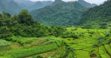 航拍广西靖西通灵峡谷田园风光