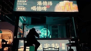 男人孤独喝酒 伤感视频 压力大 4K素材