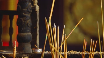 4K寺庙烧香 点香 上香空镜头