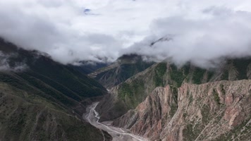 航拍日喀则吉隆沟云雾美景