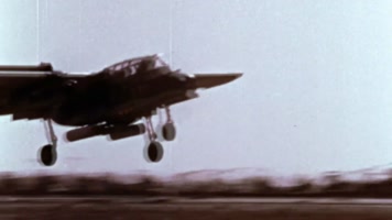 越战OV10野马轻型攻击侦察机投放火箭弹