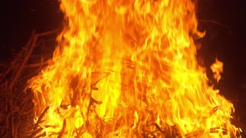 熊熊燃烧的烈火篝火秸秆禁烧柴火