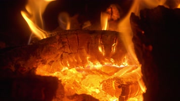 燃烧的木炭柴火草木灰火焰
