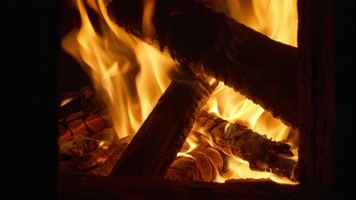 熊熊烈火焰木炭火焰干柴燃烧