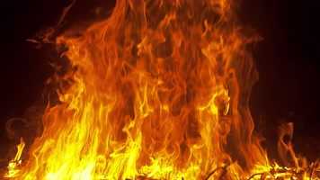 熊熊大火干柴烈火燃烧篝火升格
