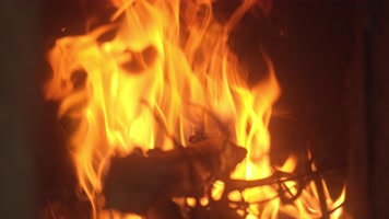 壁炉篝火土灶燃烧木炭火焰