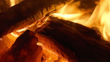 土灶台木炭火焰柴火堆篝火苗